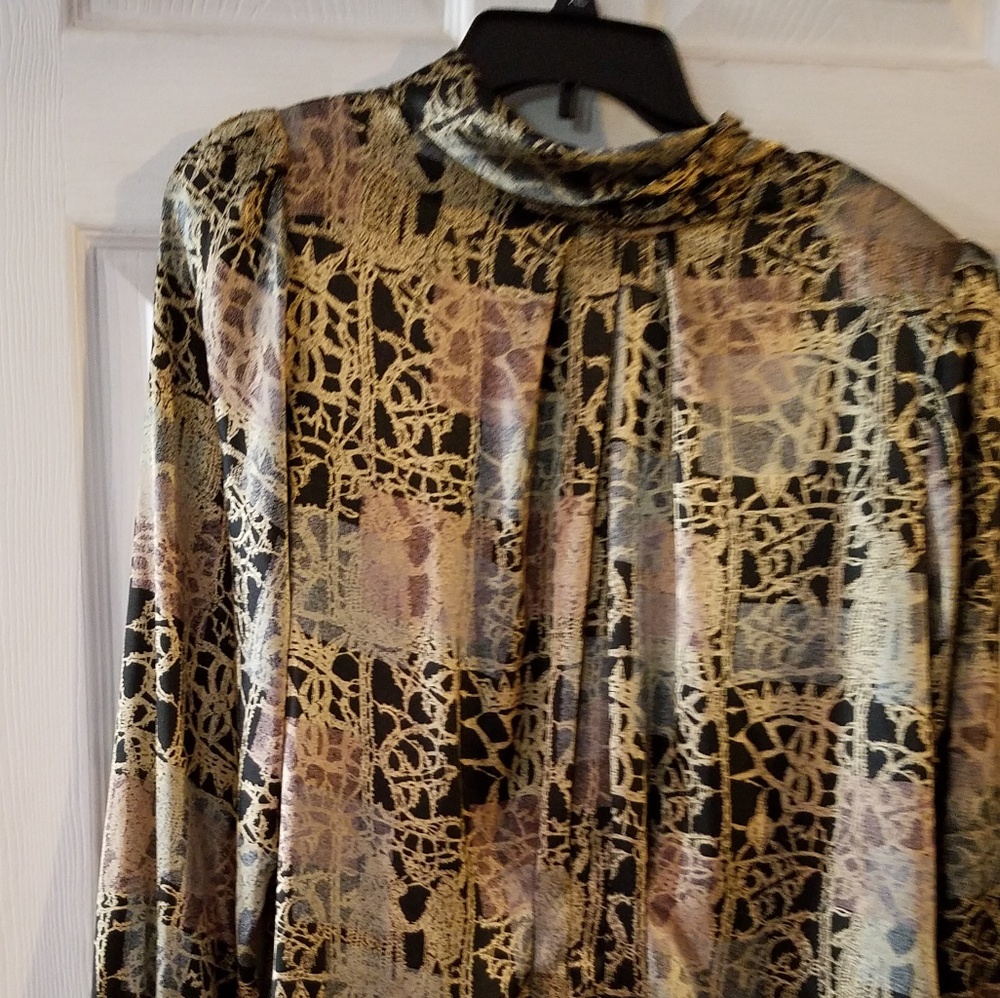 Shiny gold blouse